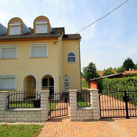 Fausztland Apartments Zamárdi エクステリア 写真